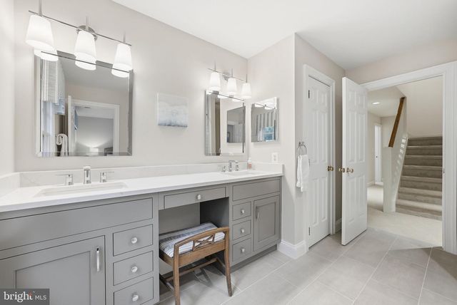 2608 HUNTER MILL RD, Oakton, VA 22124