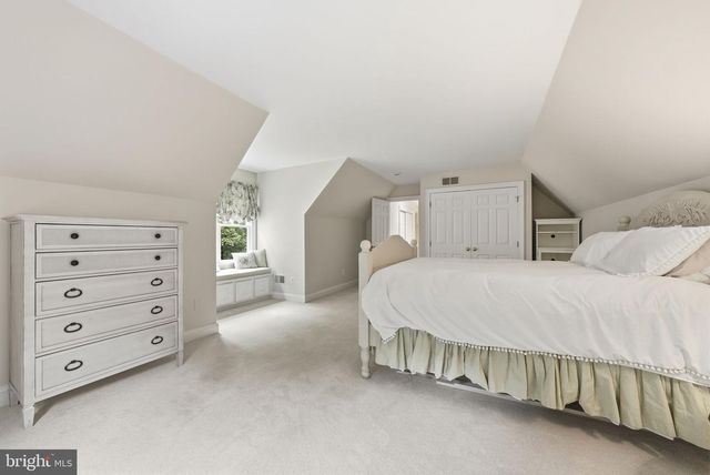 2608 HUNTER MILL RD, Oakton, VA 22124