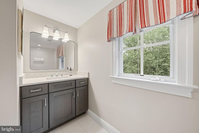 2608 HUNTER MILL RD, Oakton, VA 22124