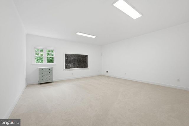 2608 HUNTER MILL RD, Oakton, VA 22124