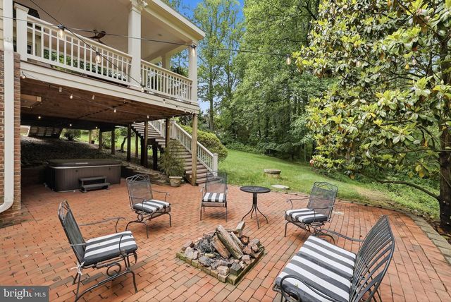 2608 HUNTER MILL RD, Oakton, VA 22124