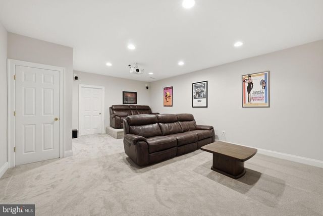 2608 HUNTER MILL RD, Oakton, VA 22124