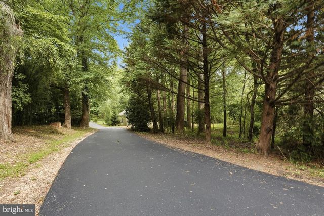 2608 HUNTER MILL RD, Oakton, VA 22124