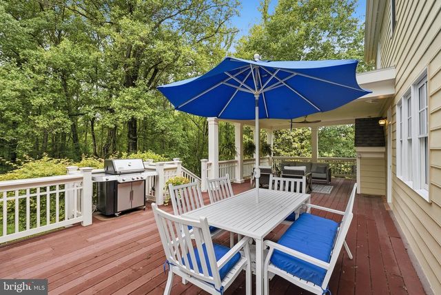 2608 HUNTER MILL RD, Oakton, VA 22124