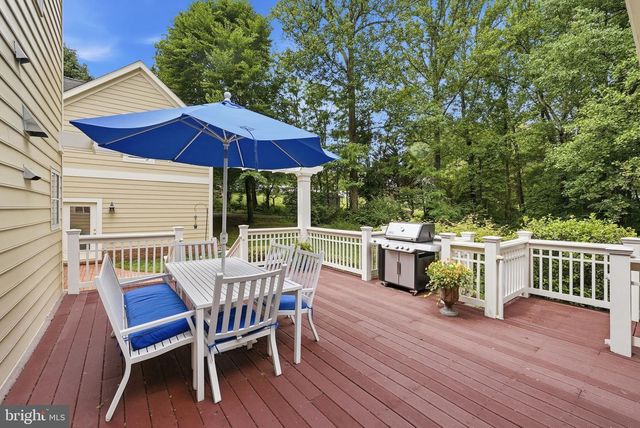 2608 HUNTER MILL RD, Oakton, VA 22124