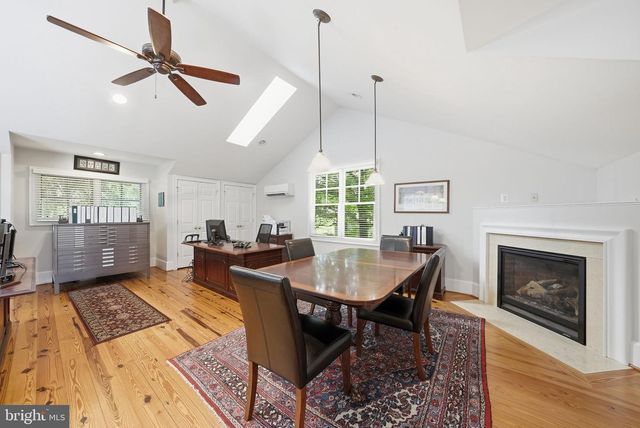 2608 HUNTER MILL RD, Oakton, VA 22124