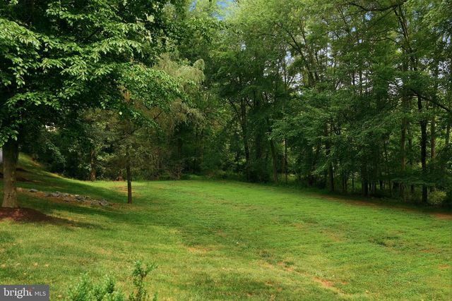 2608 HUNTER MILL RD, Oakton, VA 22124