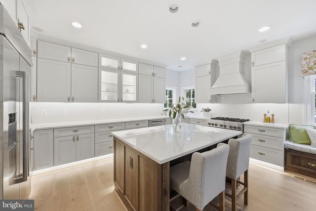 2608 HUNTER MILL RD, Oakton, VA 22124