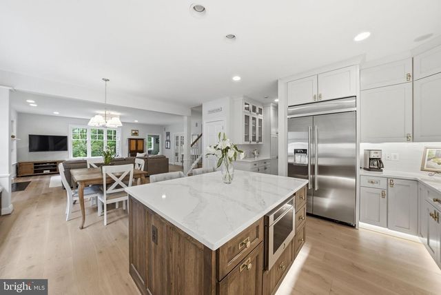 2608 HUNTER MILL RD, Oakton, VA 22124