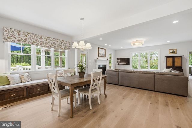 2608 HUNTER MILL RD, Oakton, VA 22124