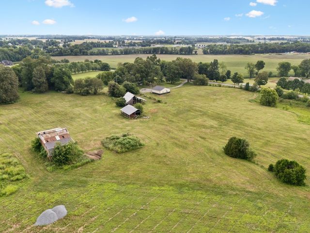 350 Port Royal Rd, Clarksville, TN 37040