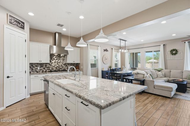 1076 W Desert Firetail Lane, Oro Valley, AZ 85755