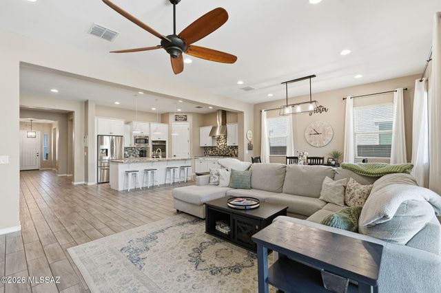 1076 W Desert Firetail Lane, Oro Valley, AZ 85755