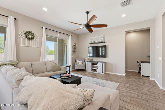 1076 W Desert Firetail Lane, Oro Valley, AZ 85755