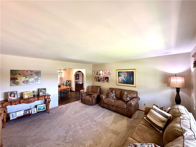 611 W Englewood Ave, Neshannock Twp, PA 16105