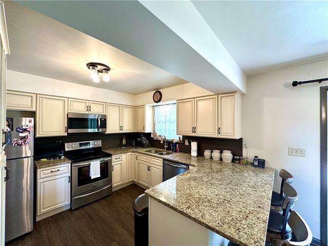 611 W Englewood Ave, Neshannock Twp, PA 16105