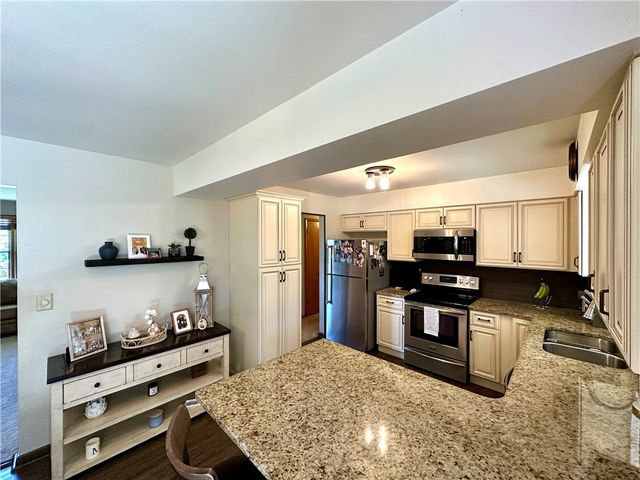 611 W Englewood Ave, Neshannock Twp, PA 16105