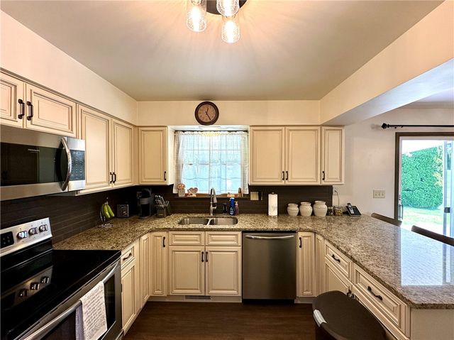 611 W Englewood Ave, Neshannock Twp, PA 16105