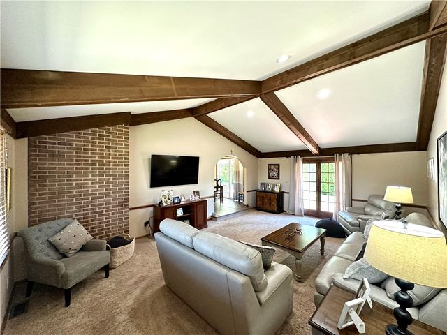 611 W Englewood Ave, Neshannock Twp, PA 16105