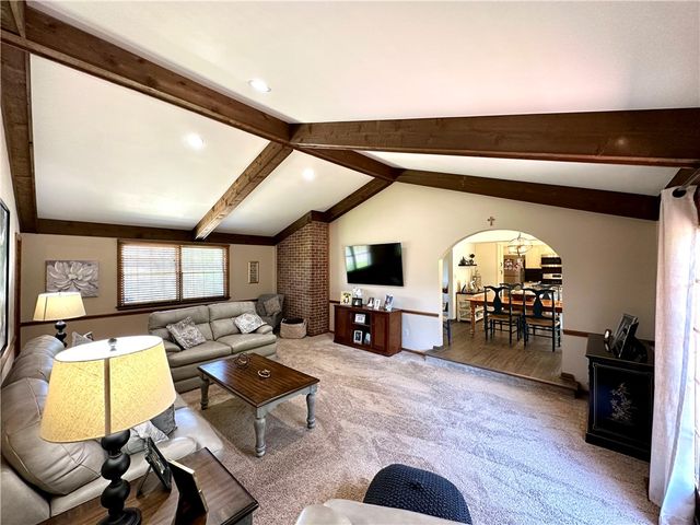 611 W Englewood Ave, Neshannock Twp, PA 16105