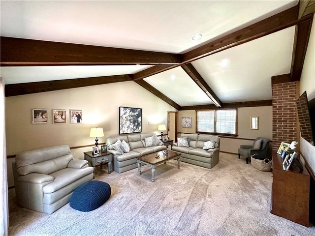 611 W Englewood Ave, Neshannock Twp, PA 16105