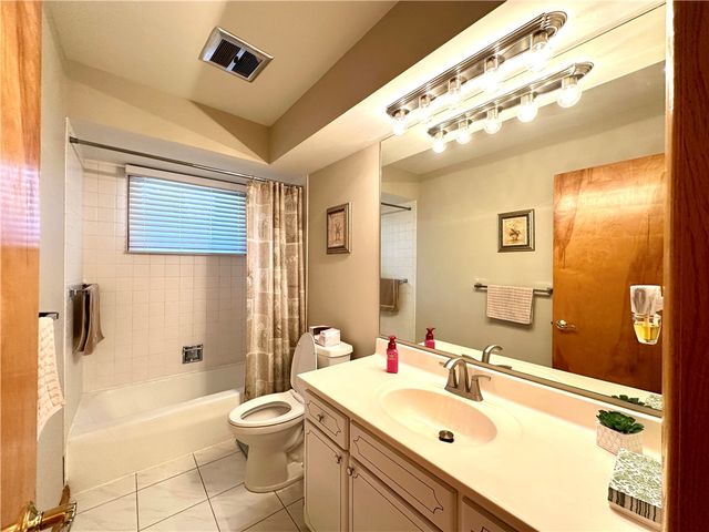 611 W Englewood Ave, Neshannock Twp, PA 16105