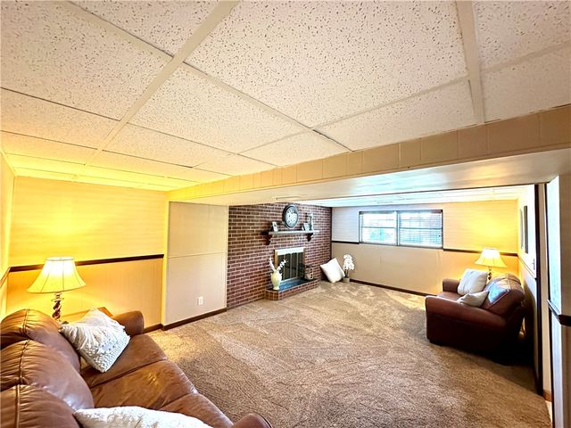611 W Englewood Ave, Neshannock Twp, PA 16105