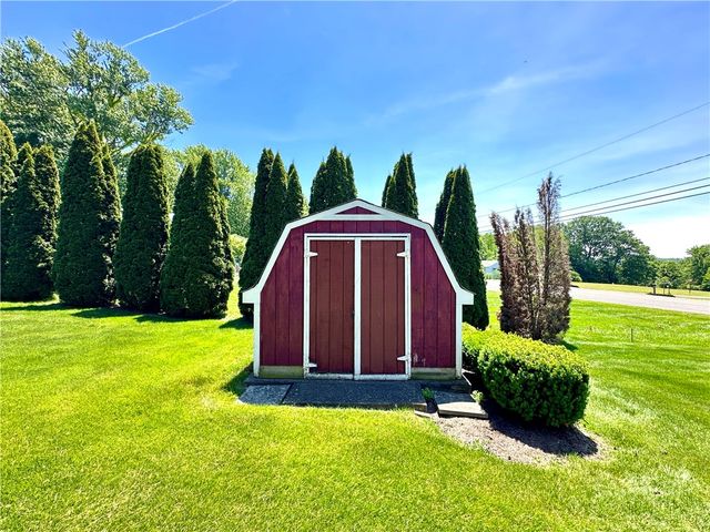 611 W Englewood Ave, Neshannock Twp, PA 16105