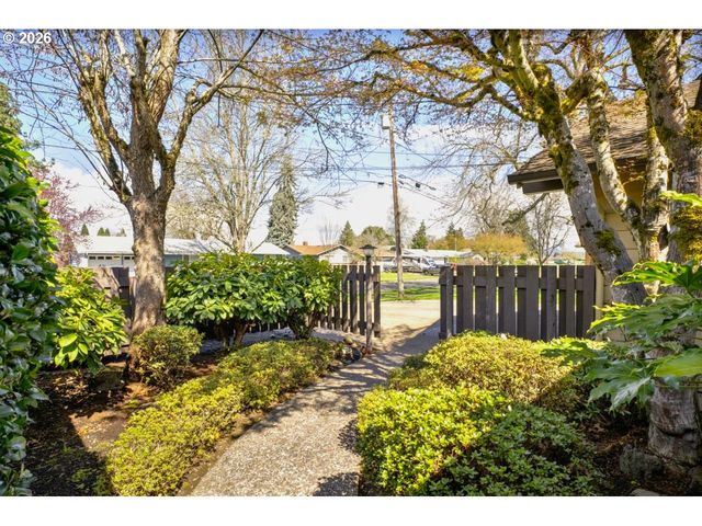 4448 KNOOP Ave, Eugene, OR 97402