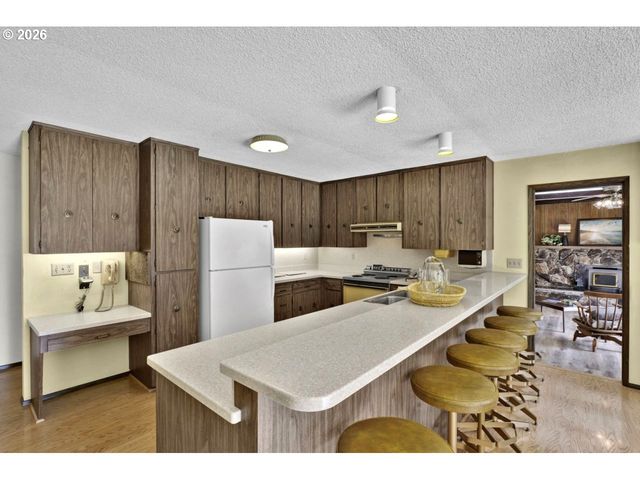 4448 KNOOP Ave, Eugene, OR 97402