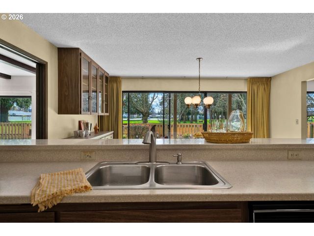 4448 KNOOP Ave, Eugene, OR 97402