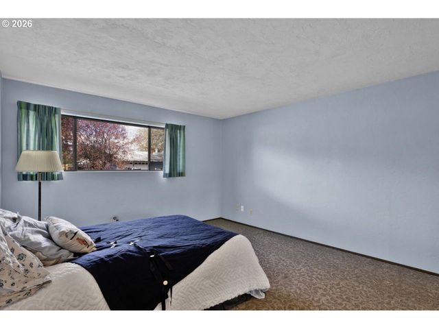 4448 KNOOP Ave, Eugene, OR 97402