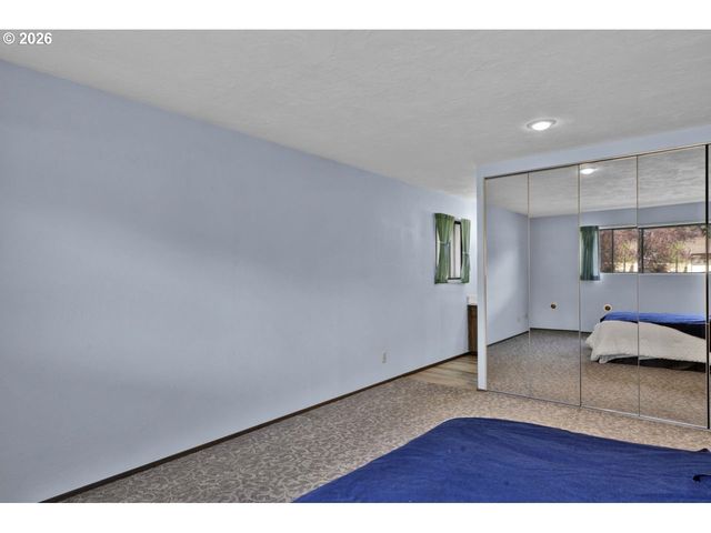 4448 KNOOP Ave, Eugene, OR 97402