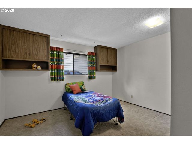 4448 KNOOP Ave, Eugene, OR 97402