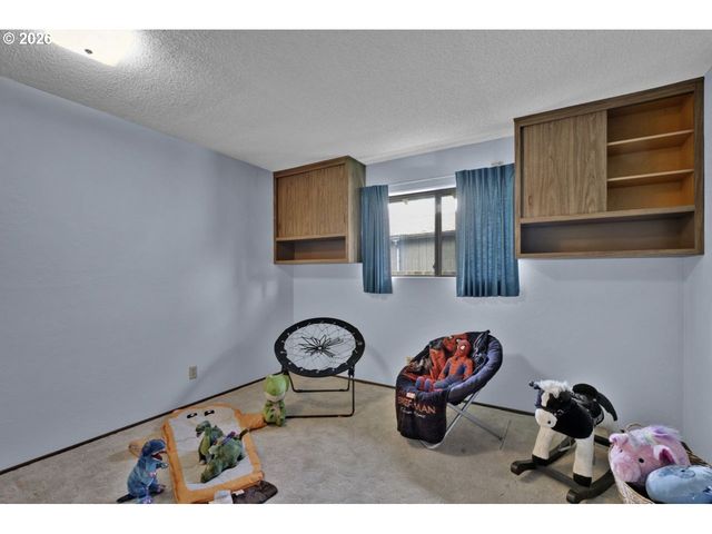 4448 KNOOP Ave, Eugene, OR 97402