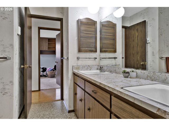 4448 KNOOP Ave, Eugene, OR 97402