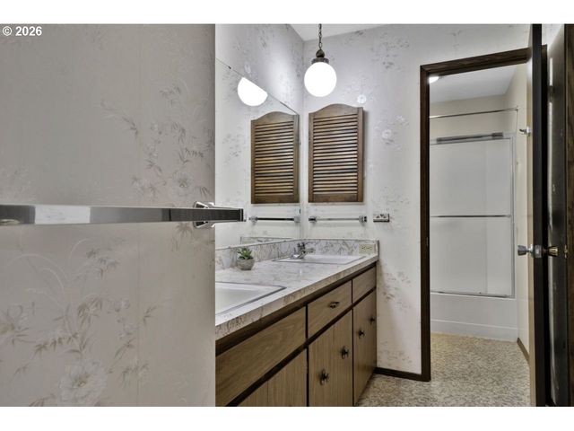 4448 KNOOP Ave, Eugene, OR 97402