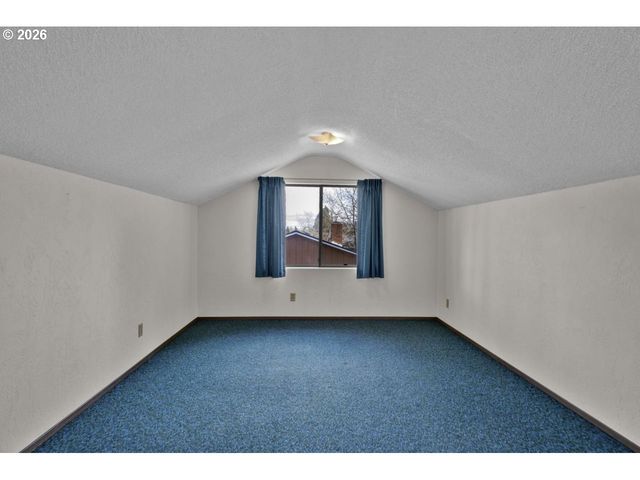 4448 KNOOP Ave, Eugene, OR 97402