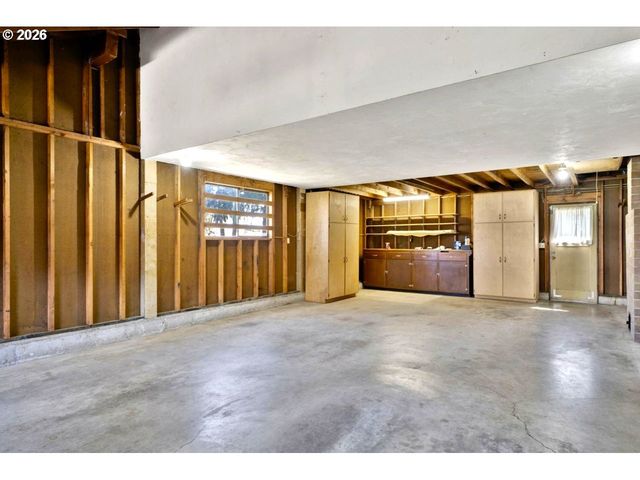 4448 KNOOP Ave, Eugene, OR 97402