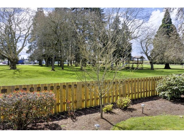 4448 KNOOP Ave, Eugene, OR 97402