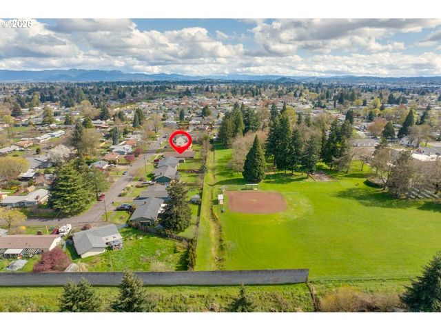 4448 KNOOP Ave, Eugene, OR 97402