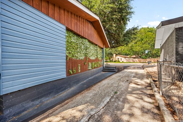 447 Lockener, New Braunfels, TX 78130