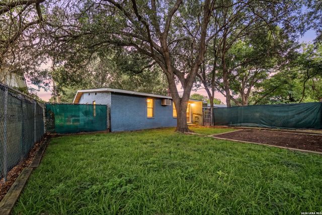 447 Lockener, New Braunfels, TX 78130