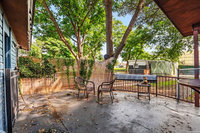 447 Lockener, New Braunfels, TX 78130