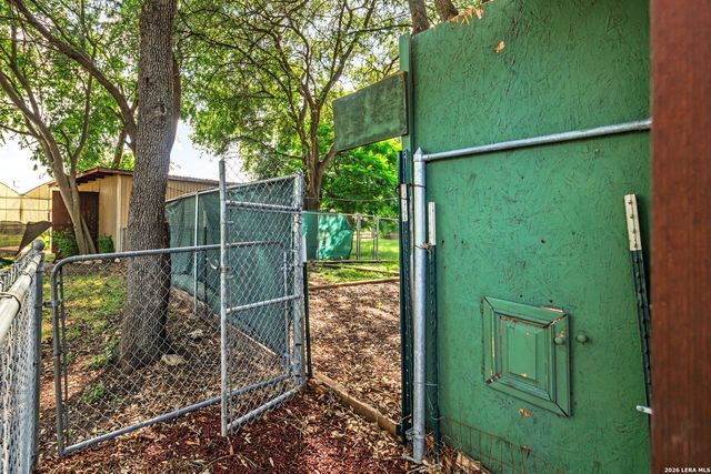 447 Lockener, New Braunfels, TX 78130
