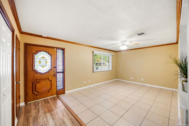 447 Lockener, New Braunfels, TX 78130