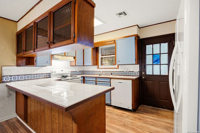 447 Lockener, New Braunfels, TX 78130
