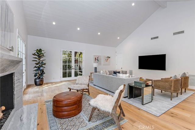 4550 Encino Avenue, Encino, CA 91316