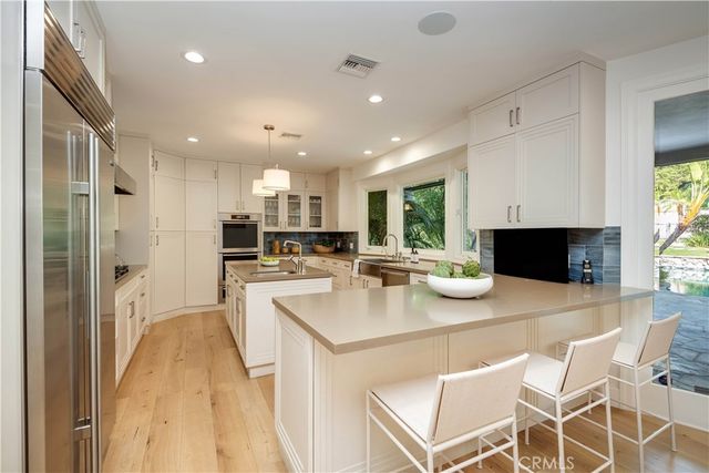 4550 Encino Avenue, Encino, CA 91316