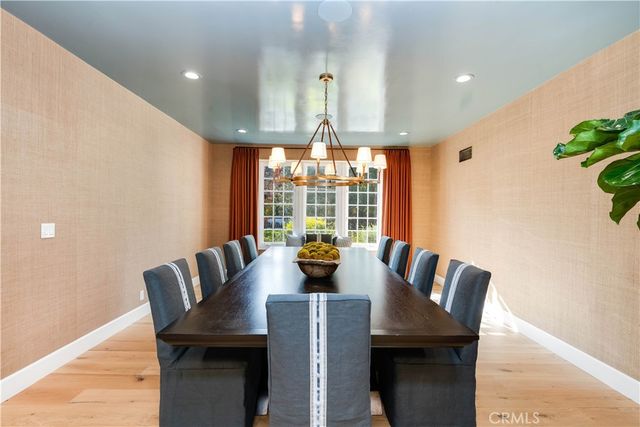 4550 Encino Avenue, Encino, CA 91316
